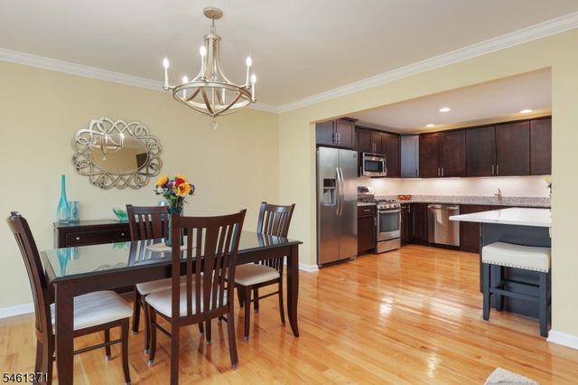 6 Harvey Ct, Clark Twp., NJ 07066