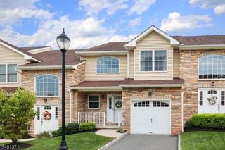 6 Harvey Ct, Clark Twp., NJ 07066