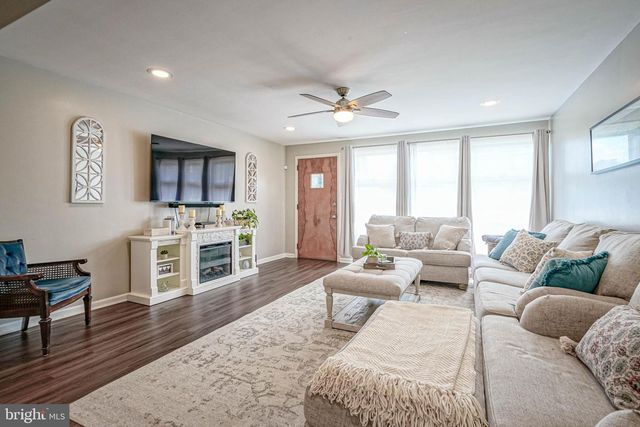 21 N GRAND ST, Hammonton, NJ 08037