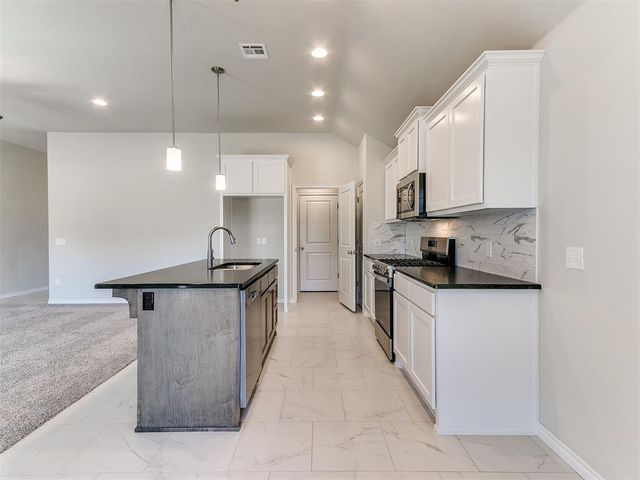 479 Grand Sycamore Drive, Washington, OK 73093