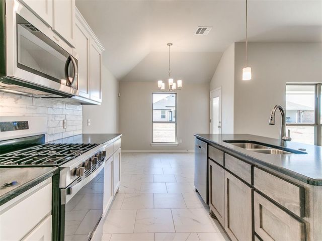 479 Grand Sycamore Drive, Washington, OK 73093