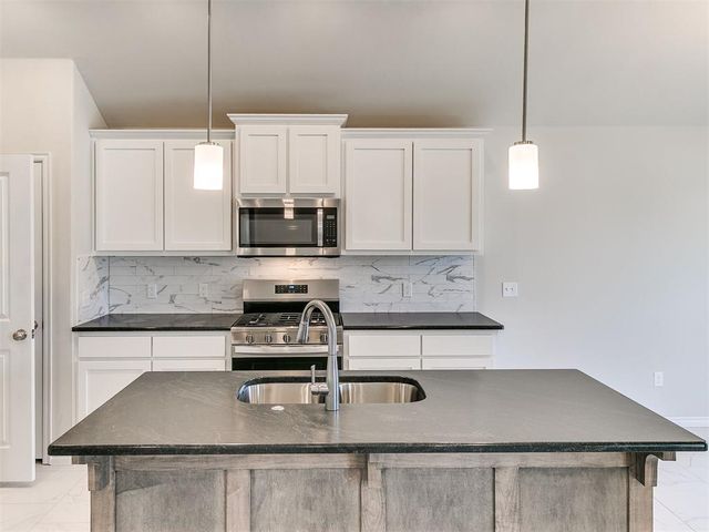 479 Grand Sycamore Drive, Washington, OK 73093