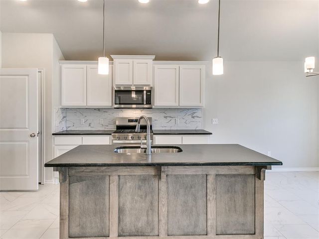 479 Grand Sycamore Drive, Washington, OK 73093