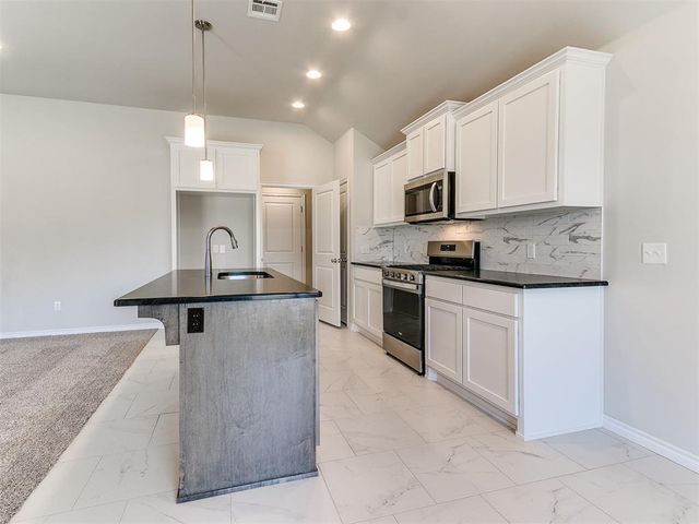 479 Grand Sycamore Drive, Washington, OK 73093