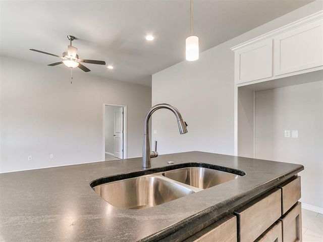 479 Grand Sycamore Drive, Washington, OK 73093