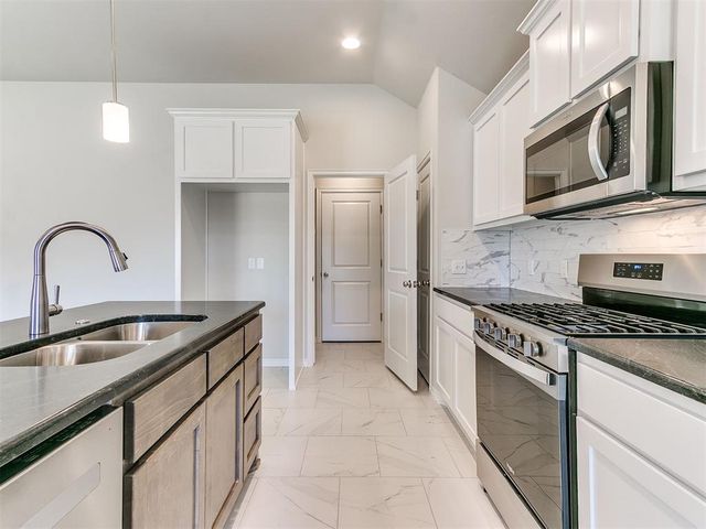 479 Grand Sycamore Drive, Washington, OK 73093