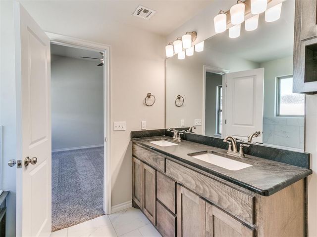 479 Grand Sycamore Drive, Washington, OK 73093