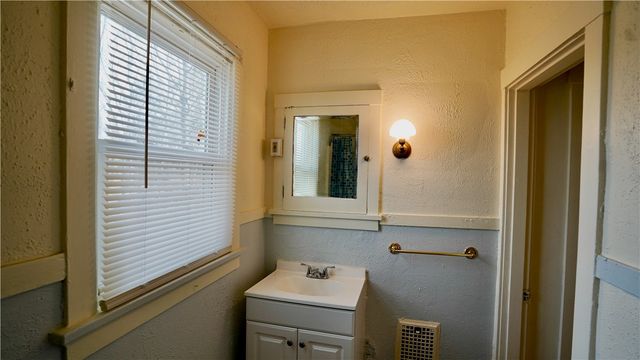 1644 Ordinance Ave, Dormont, PA 15216