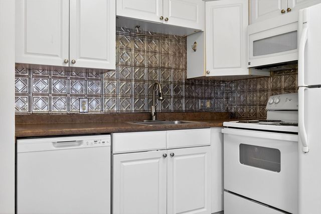 8 Kittredge St 10, Boston, MA 02131