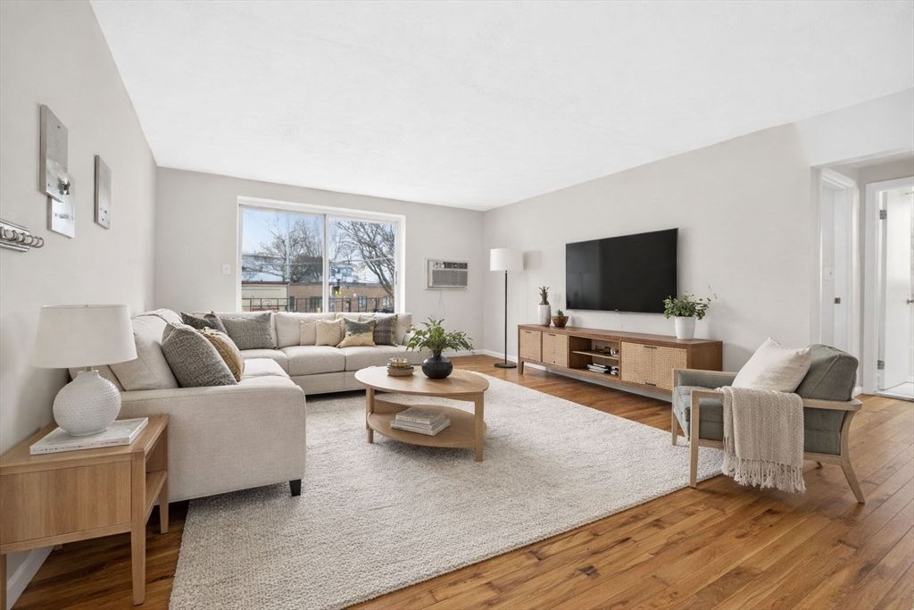 8 Kittredge St 10, Boston, MA 02131