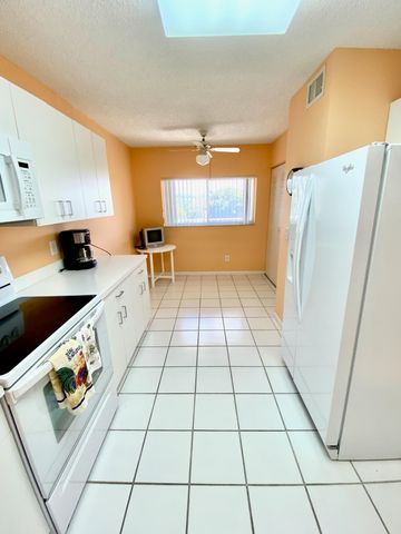 4735 Lucerne Lakes Boulevard E 410, Lake Worth, FL 33467