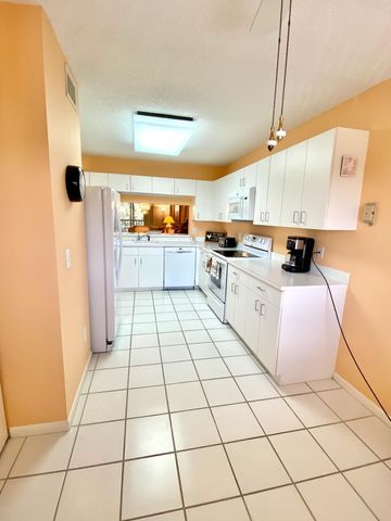 4735 Lucerne Lakes Boulevard E 410, Lake Worth, FL 33467