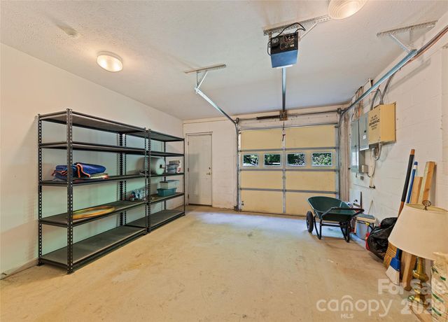 21 Winterview Trail, Hendersonville, NC 28739