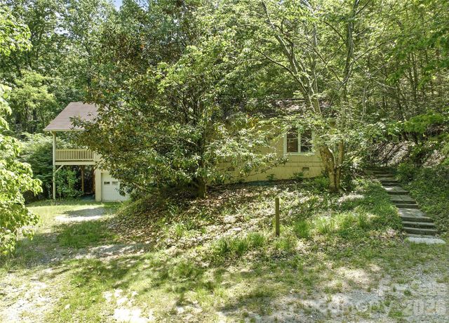 21 Winterview Trail, Hendersonville, NC 28739