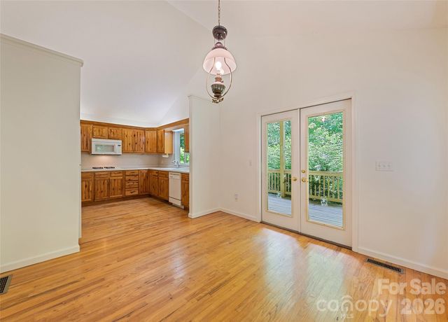 21 Winterview Trail, Hendersonville, NC 28739