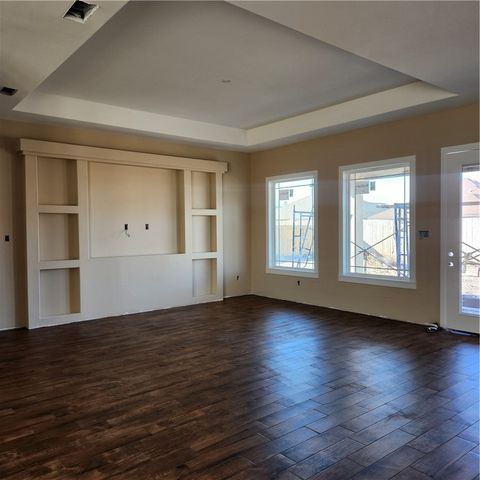 1710 The Grand Dr, Kingsville, TX 78363