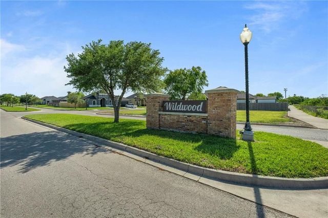 1710 The Grand Dr, Kingsville, TX 78363