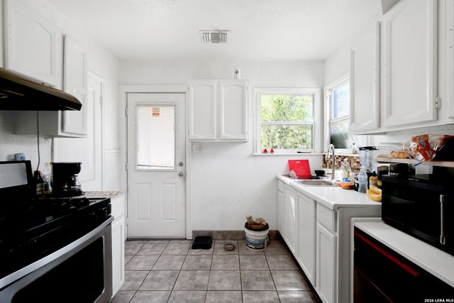 712 Linda Lou Dr, San Antonio, TX 78223