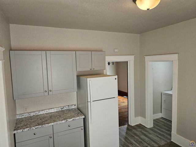 1115 SW Plass AVE, Topeka, KS 66604