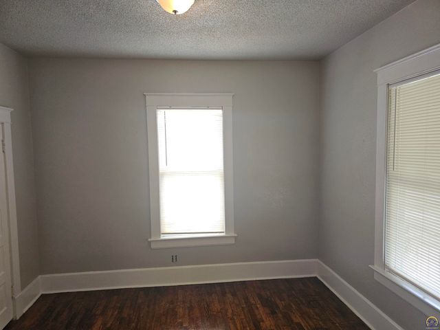 1115 SW Plass AVE, Topeka, KS 66604
