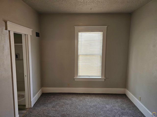 1115 SW Plass AVE, Topeka, KS 66604