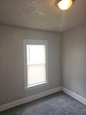 1115 SW Plass AVE, Topeka, KS 66604