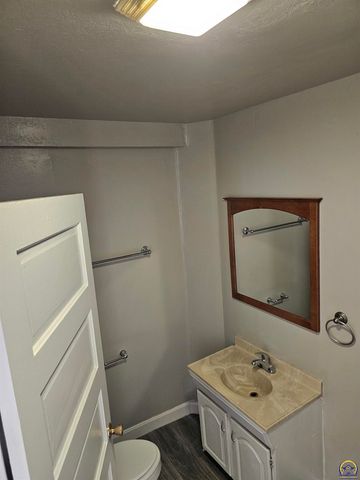 1115 SW Plass AVE, Topeka, KS 66604