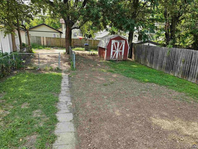 1115 SW Plass AVE, Topeka, KS 66604