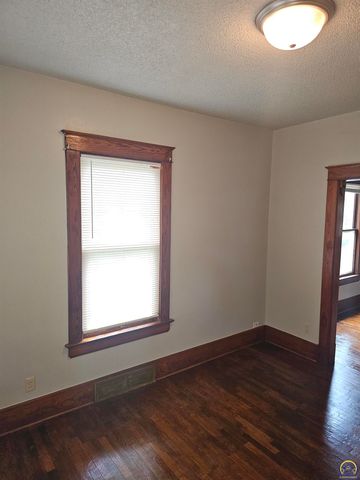 1115 SW Plass AVE, Topeka, KS 66604