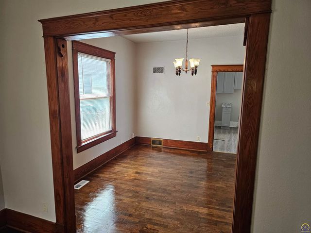 1115 SW Plass AVE, Topeka, KS 66604