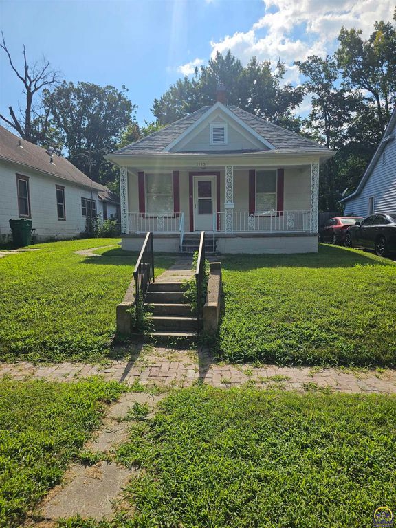 1115 SW Plass AVE, Topeka, KS 66604