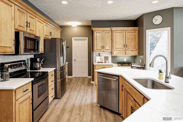 17229 Seward Street, Omaha, NE 68118