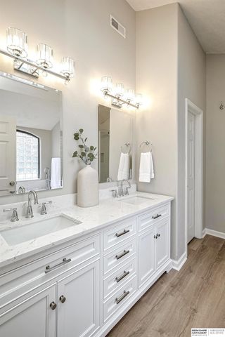 17229 Seward Street, Omaha, NE 68118