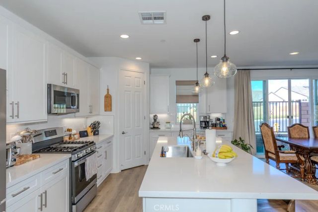 24123 E Beacon Court, Corona, CA 92883