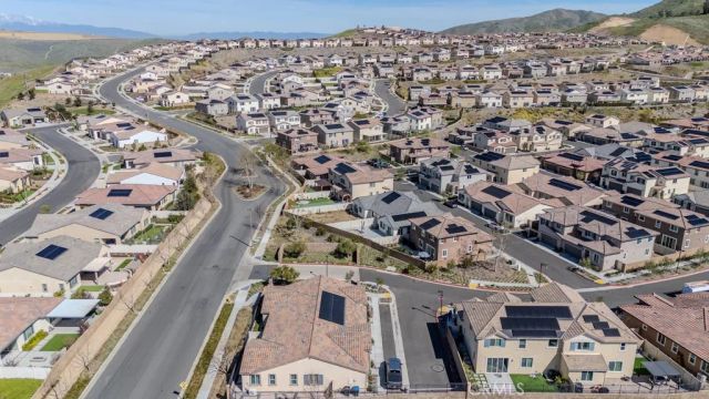 24123 E Beacon Court, Corona, CA 92883