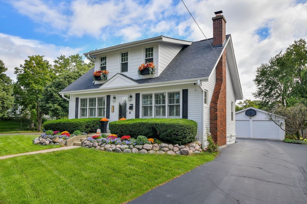 701 N Kenilworth Avenue, Glen Ellyn, IL 60137 — exterior