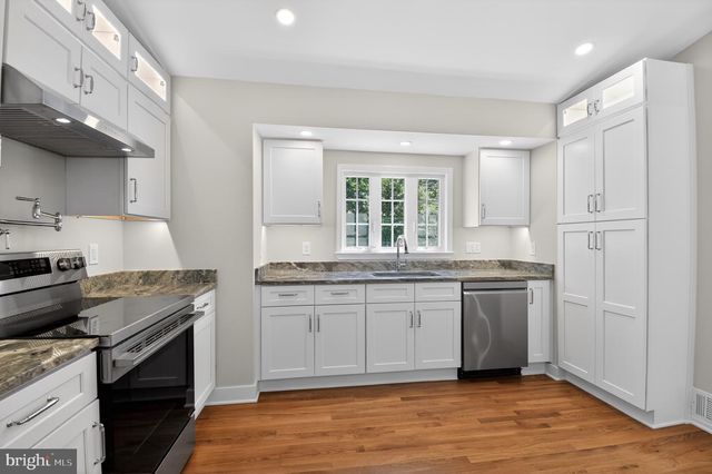8815 BEAUCHAMP DR, Alexandria, VA 22309