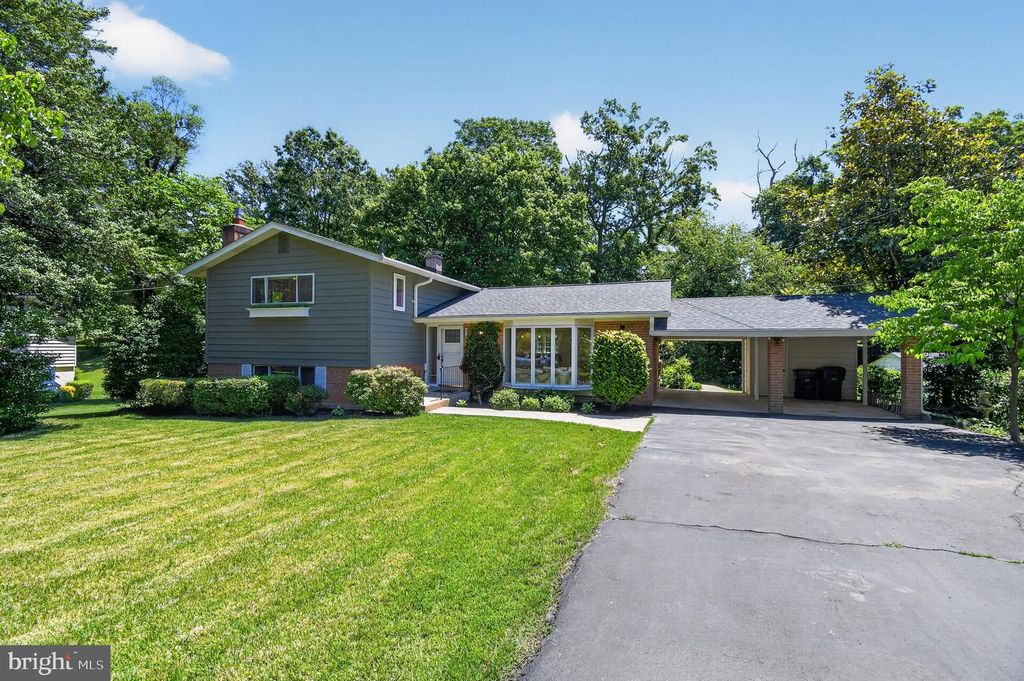 8815 BEAUCHAMP DR, Alexandria, VA 22309