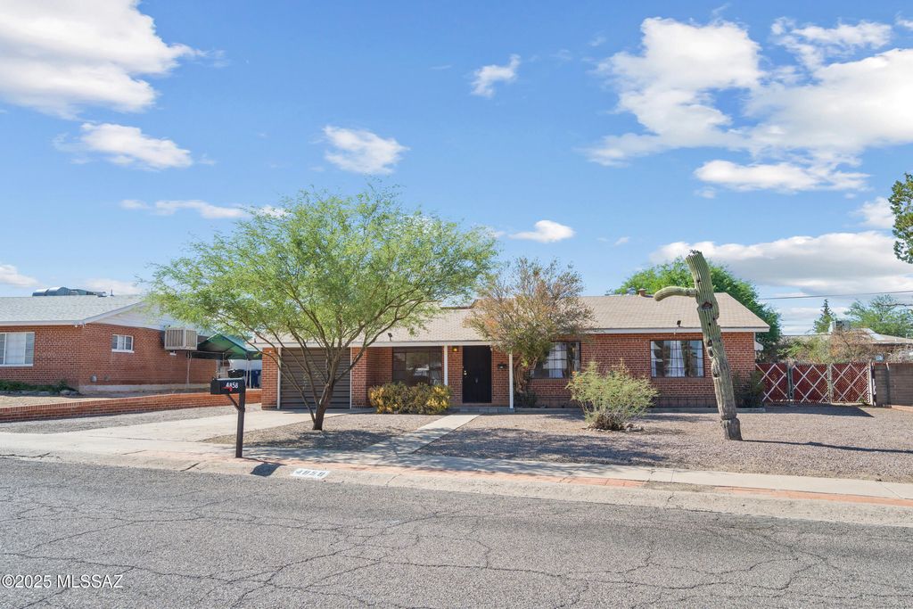 4858 E Cooper Street, Tucson, AZ 85711