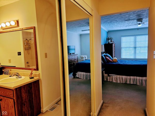 9577 Bay Vista West Drive, Indianapolis, IN 46250