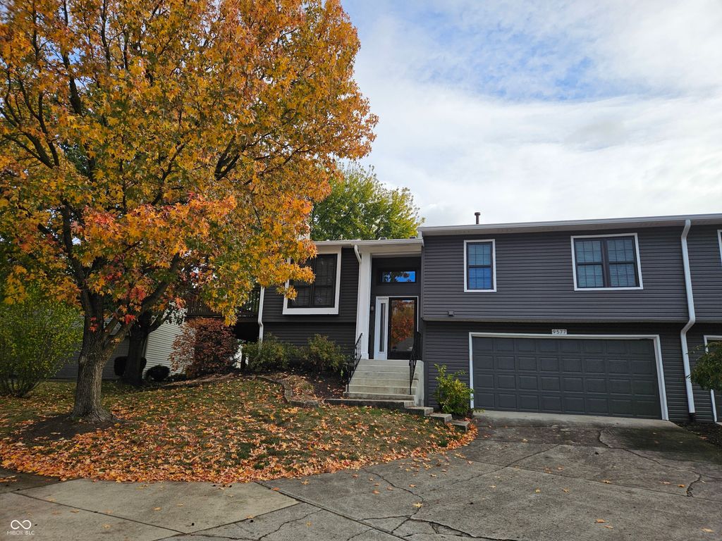 9577 Bay Vista West Drive, Indianapolis, IN 46250