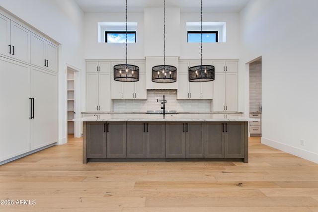 4041 E MOUNTAIN VIEW Road, Phoenix, AZ 85028