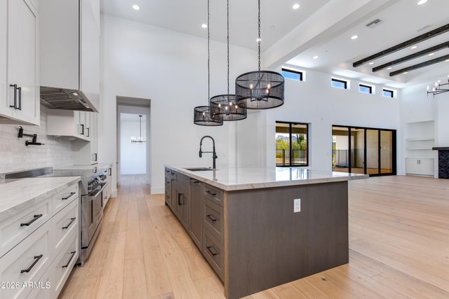 4041 E MOUNTAIN VIEW Road, Phoenix, AZ 85028