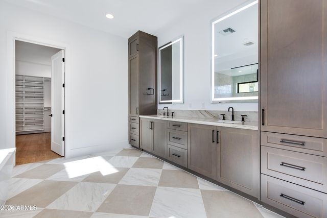 4041 E MOUNTAIN VIEW Road, Phoenix, AZ 85028