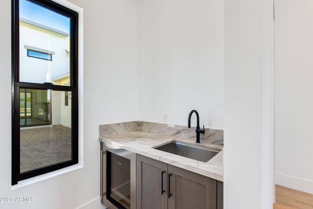 4041 E MOUNTAIN VIEW Road, Phoenix, AZ 85028