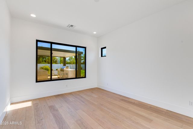 4041 E MOUNTAIN VIEW Road, Phoenix, AZ 85028