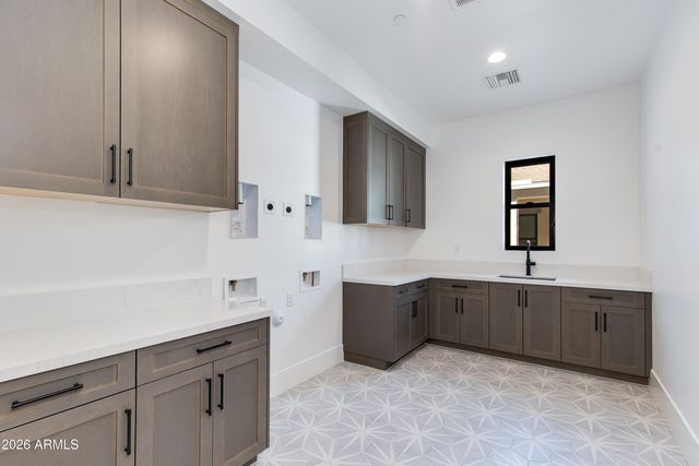 4041 E MOUNTAIN VIEW Road, Phoenix, AZ 85028