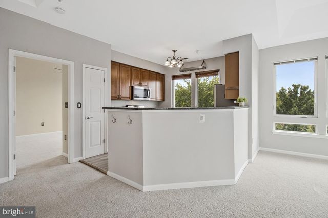 801 S GREENBRIER ST #412, Arlington, VA 22204