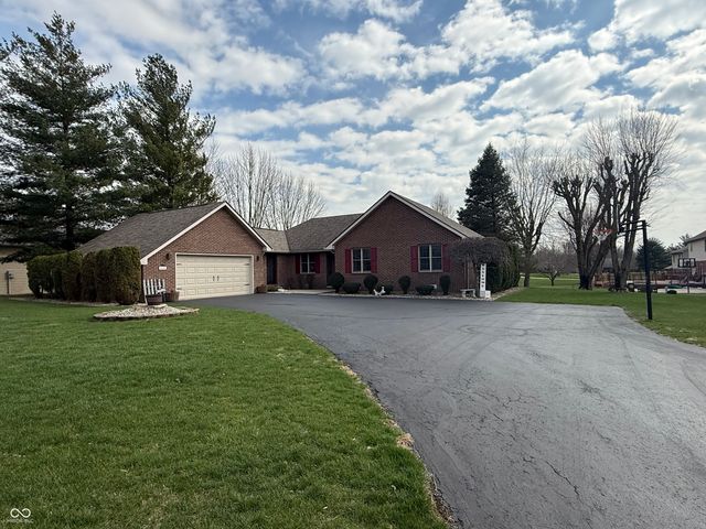 825 E Barachel Lane, Greensburg, IN 47240