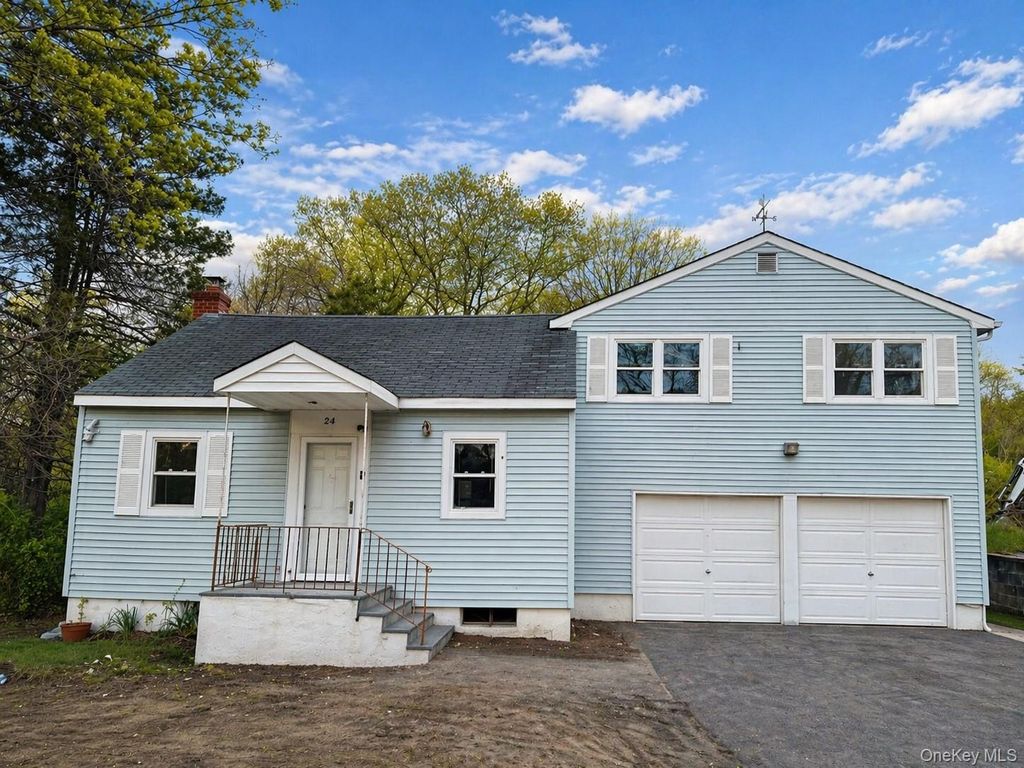 24 Stratford Avenue, Dix Hills, NY 11746